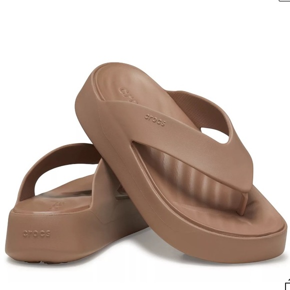 CROCS LIKE NEW!! Women's Getaway Platform Flip Flops Sandals in Latte Size 10 - Picture 8 of 10